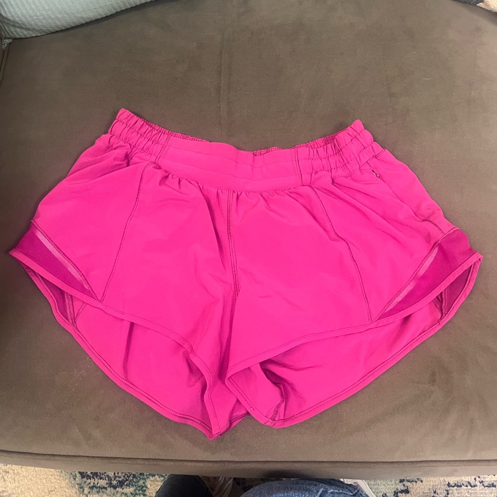 LULULEMON hotty hot shorts 2.5 inch size 8
